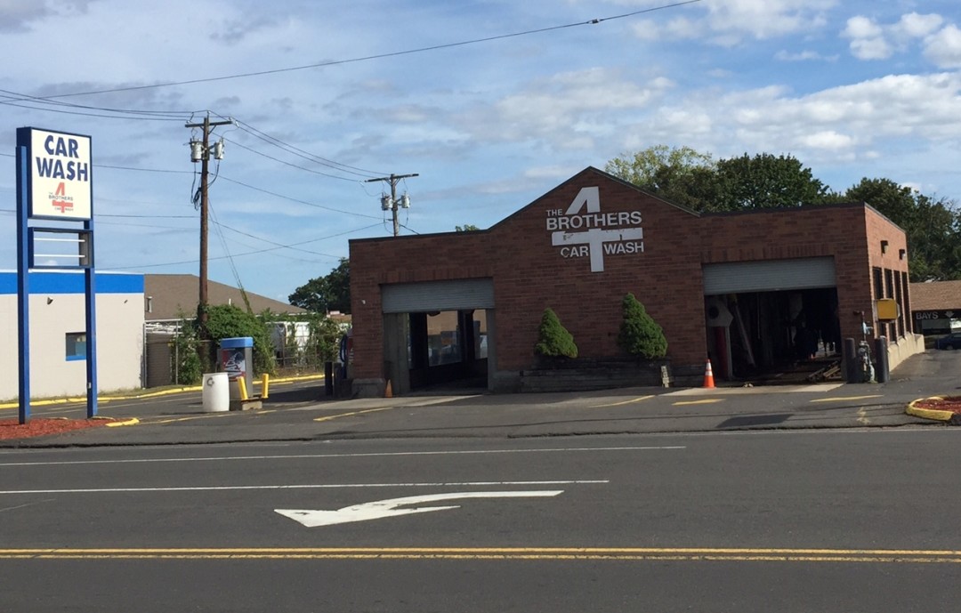 West Haven Car Wash Fetches $425K