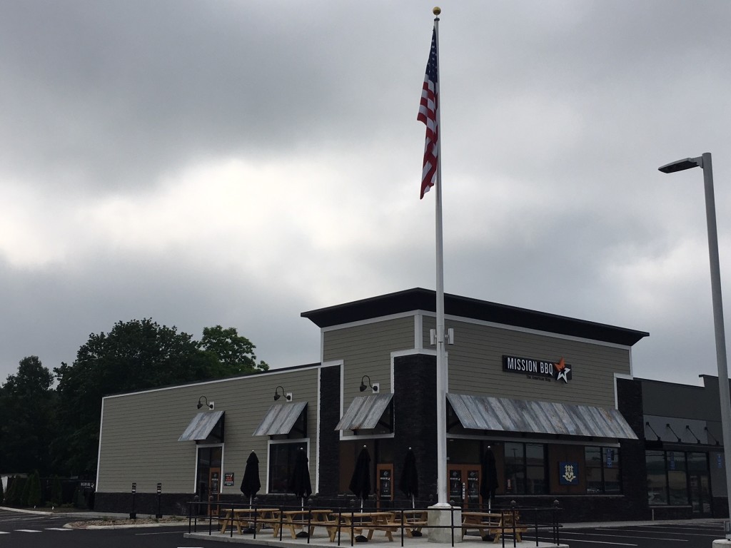 Barbecue Restaurant Opens at Southington Plaza