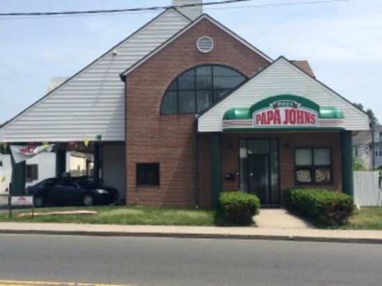 Papa John’s Taps Investment Banks Amid Pressure from Founder