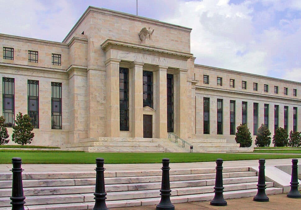 Fed Officials See Earlier Rate Hikes as US Hiring Recovers
